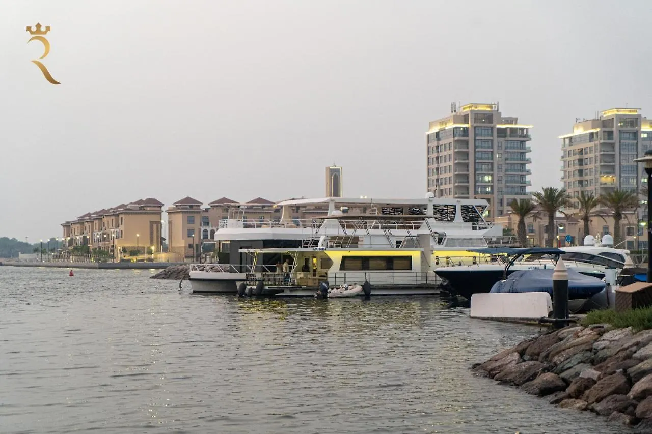Апартаменты A Serene Getaway Loloa Pleasure Houseboat Абу-Даби