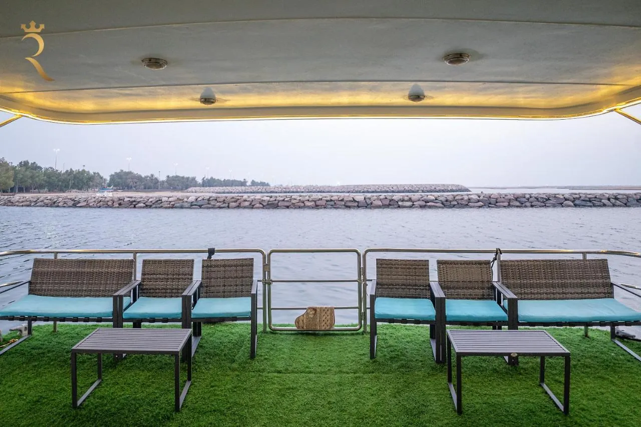 Апартаменты A Serene Getaway Loloa Pleasure Houseboat Абу-Даби 0*,