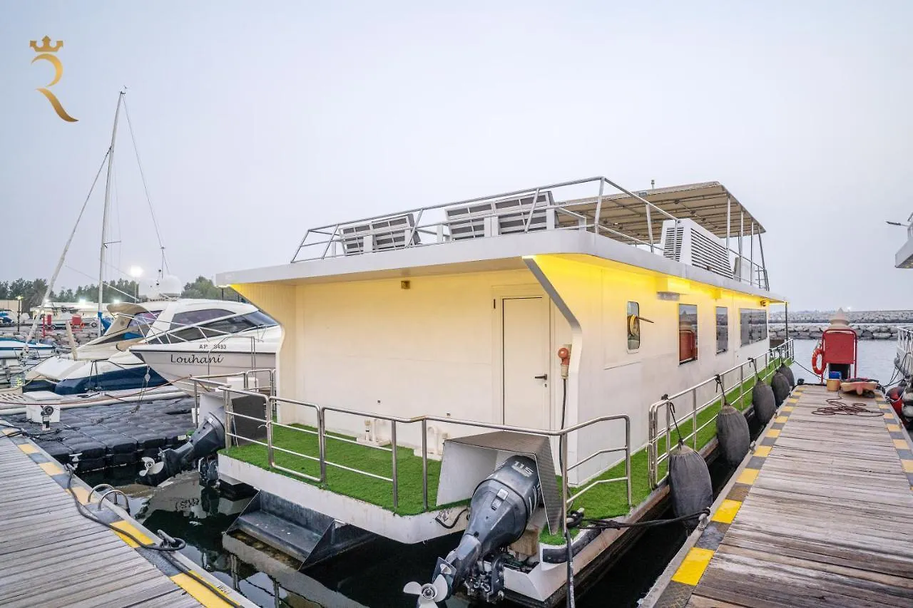 Апартаменты A Serene Getaway Loloa Pleasure Houseboat Абу-Даби 0*,