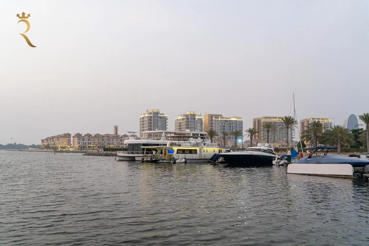 Апартаменты A Serene Getaway Loloa Pleasure Houseboat Абу-Даби