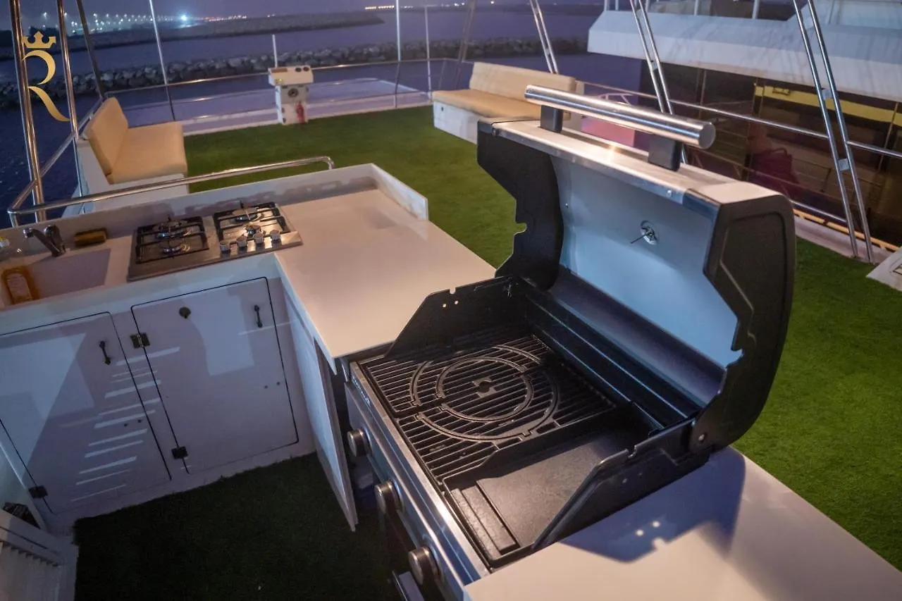 Апартаменты A Serene Getaway Loloa Pleasure Houseboat Абу-Даби ОАЭ