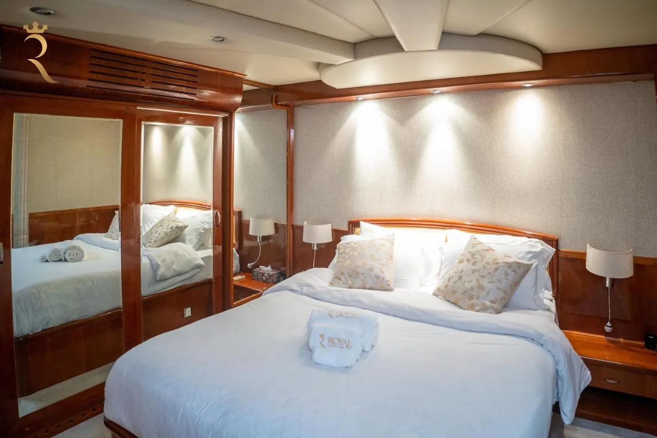 Апартаменты A Serene Getaway Loloa Pleasure Houseboat Абу-Даби ОАЭ