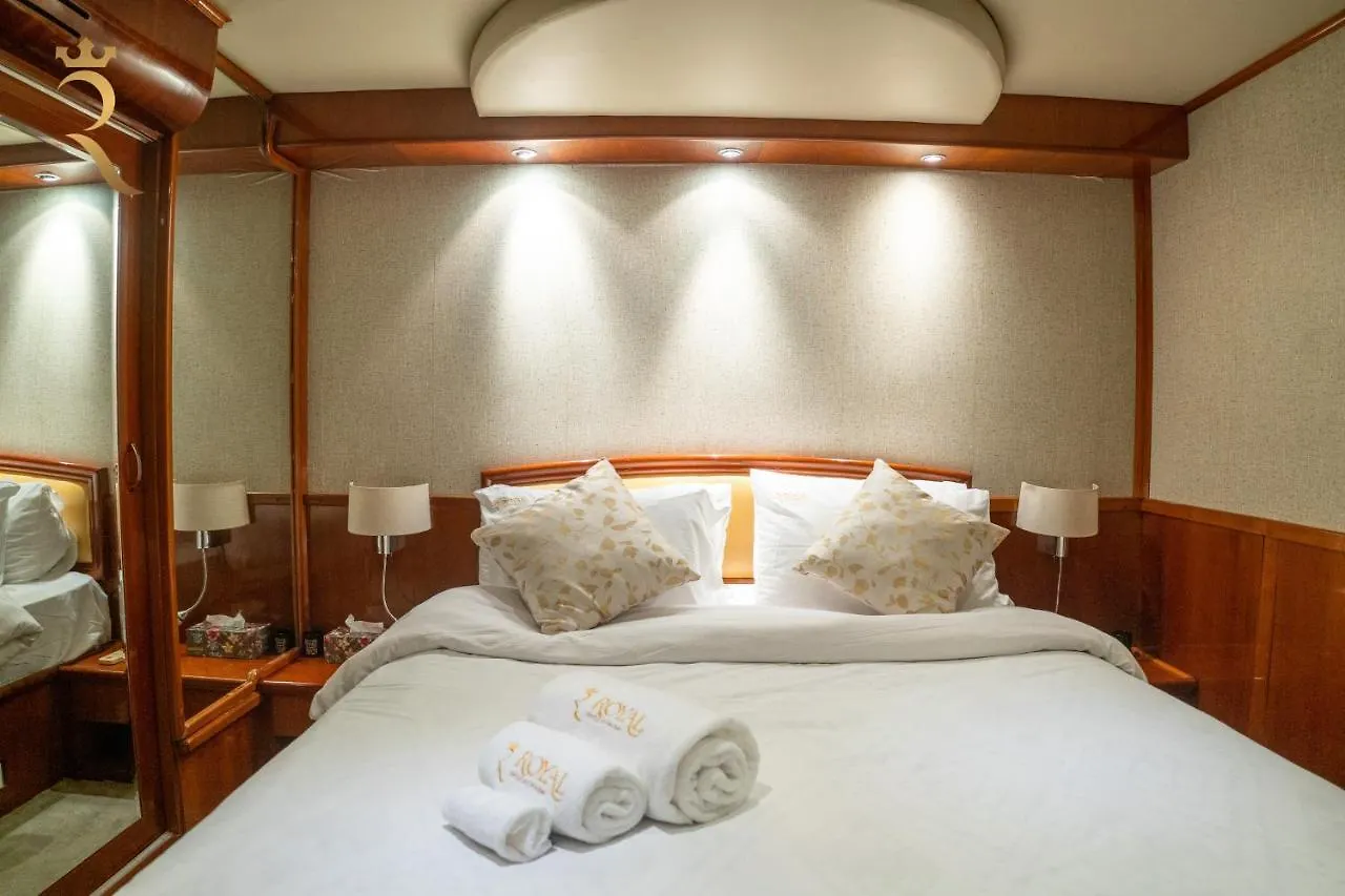 Апартаменты A Serene Getaway Loloa Pleasure Houseboat Абу-Даби 0*,  ОАЭ