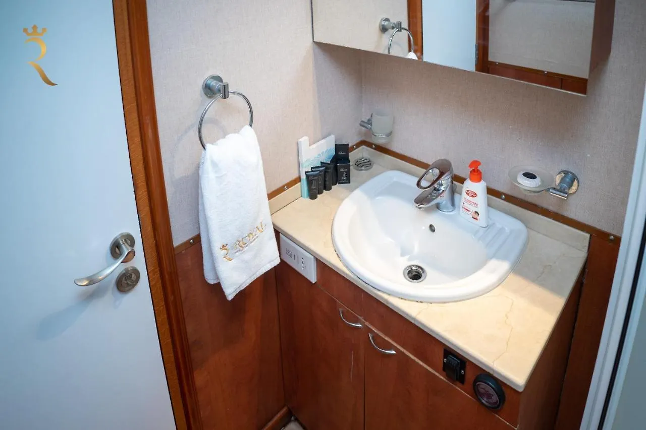 A Serene Getaway Loloa Pleasure Houseboat Apartman Abu Dzabi