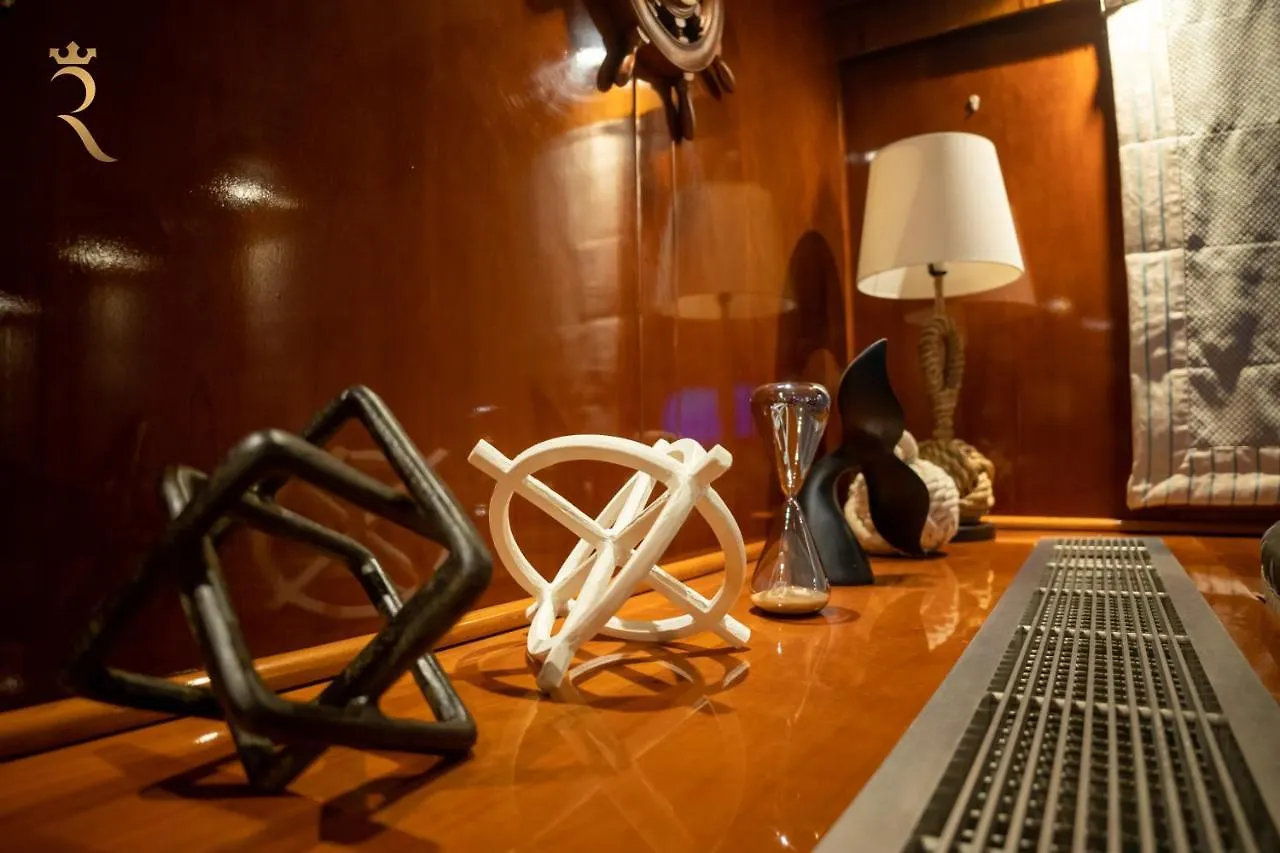 A Serene Getaway Loloa Pleasure Houseboat Apartman Abu Dzabi