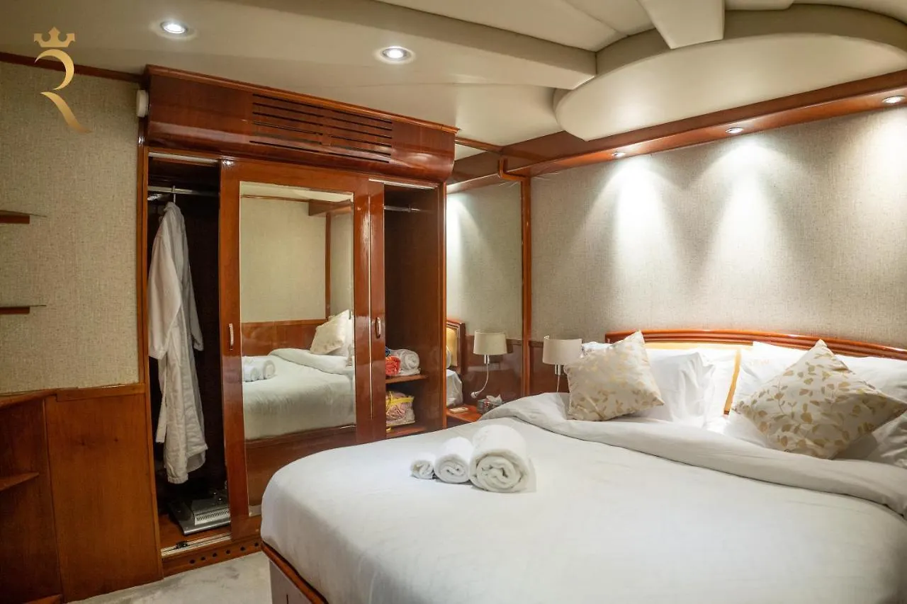 A Serene Getaway Loloa Pleasure Houseboat Apartman Abu Dzabi