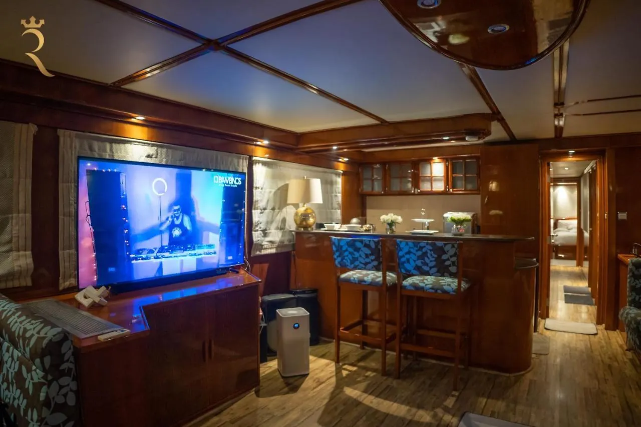 A Serene Getaway Loloa Pleasure Houseboat Apartman Abu Dzabi