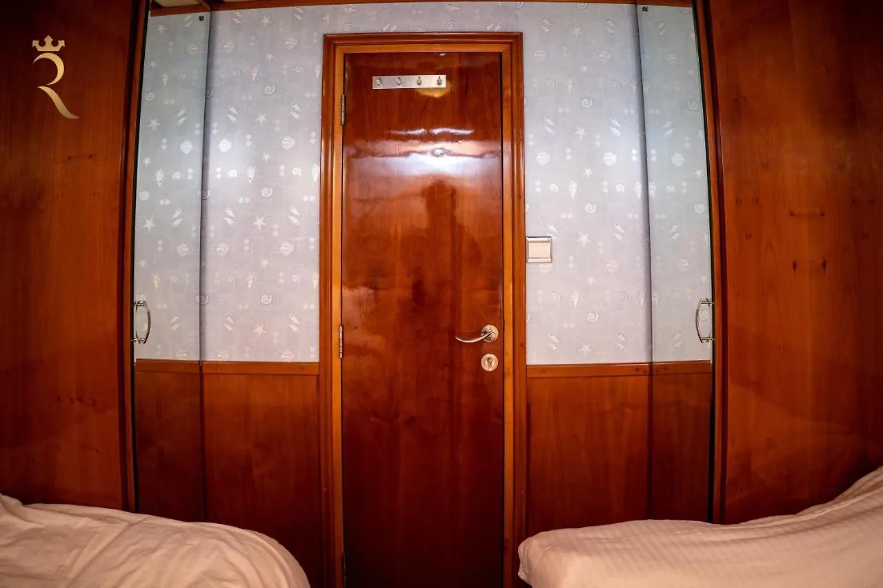 A Serene Getaway Loloa Pleasure Houseboat Apartman Abu Dzabi